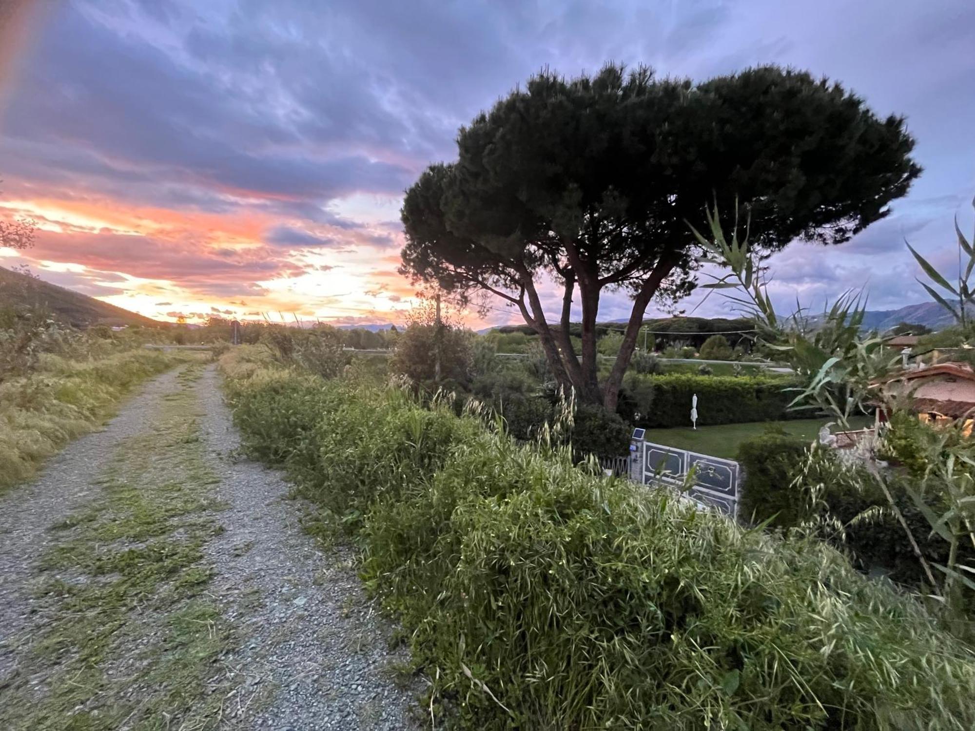 Chalet Camping River Italie Met 2 Slaapkamers Ameglia Extérieur photo
