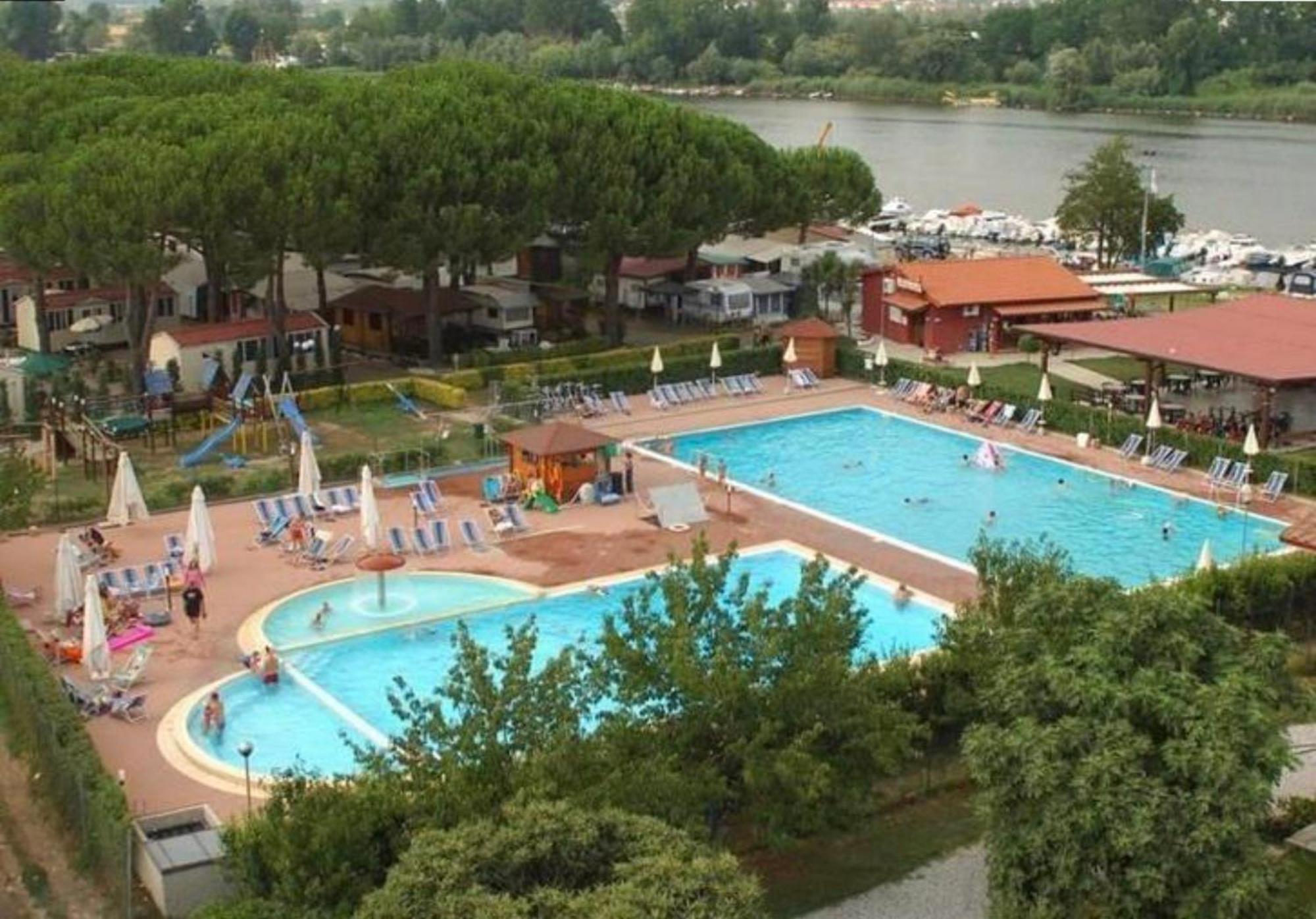 Chalet Camping River Italie Met 2 Slaapkamers Ameglia Extérieur photo