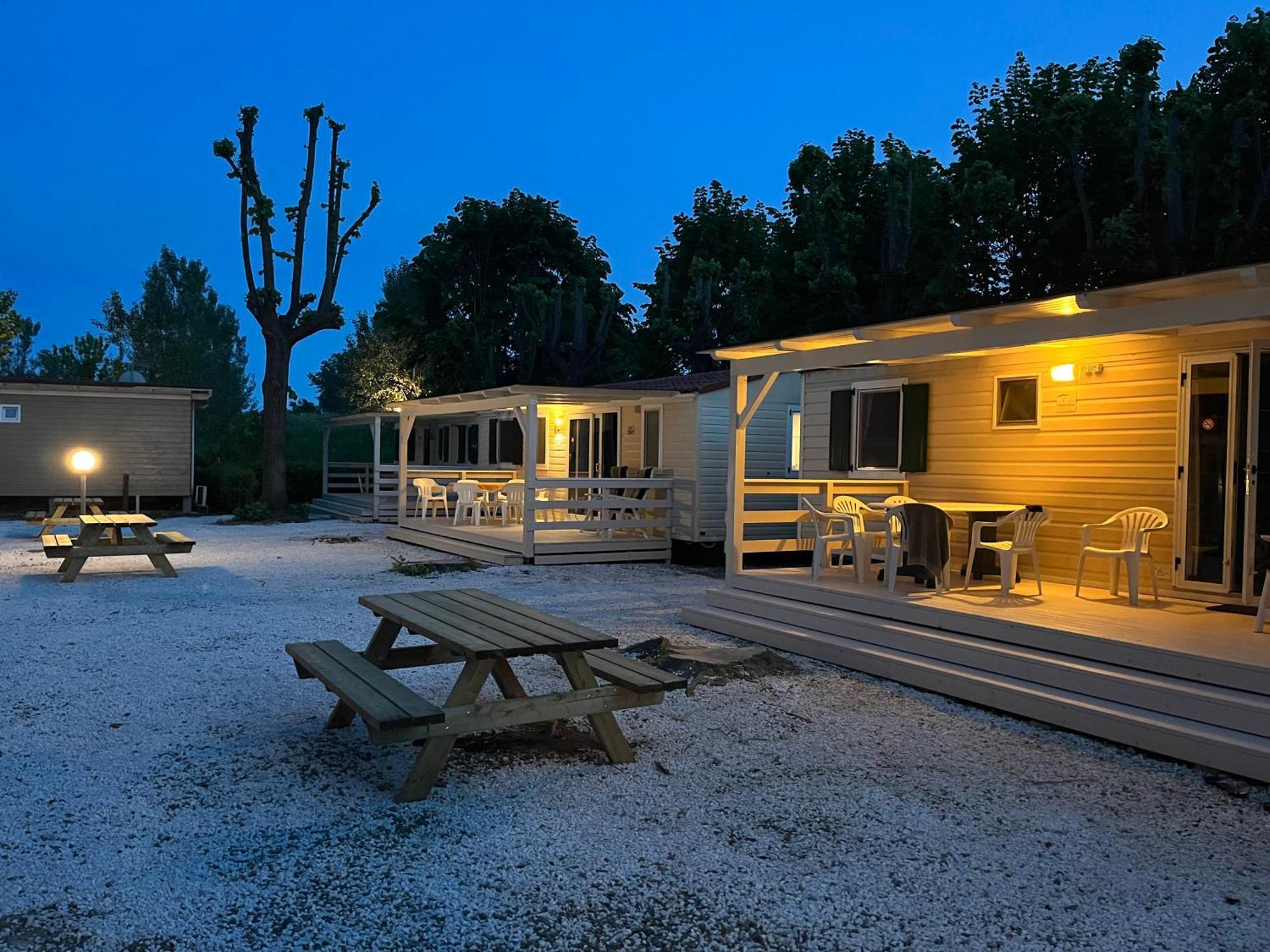 Chalet Camping River Italie Met 2 Slaapkamers Ameglia Extérieur photo