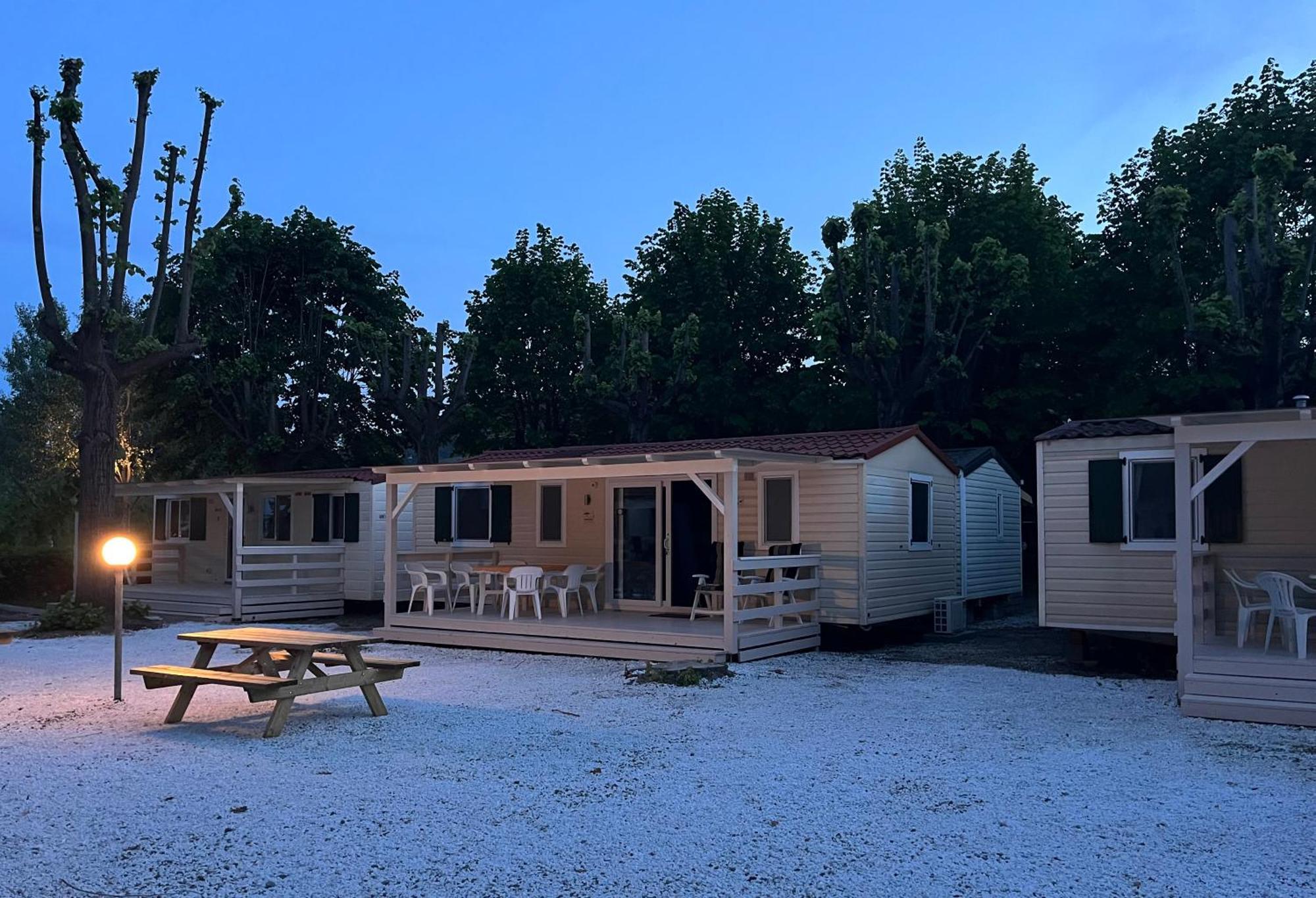 Chalet Camping River Italie Met 2 Slaapkamers Ameglia Extérieur photo